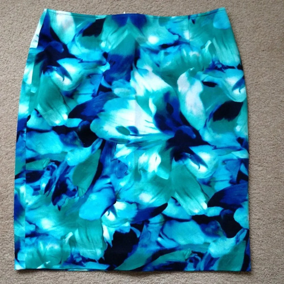 Jones New York Women's Mini Pencil Skirt Size 10 Petite Blue Green Floral - Picture 2 of 6